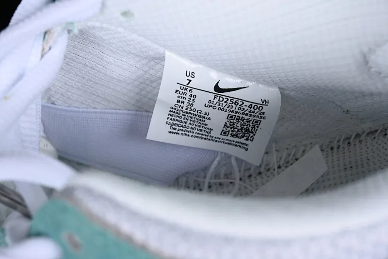 All categories Nk SB Dunk Series Nk SB Dunk Low low-top sneakers F version April Skateboards x Nk SB Dunk Low joint model Frozen Rose SB smashed backboard fashion casual sneakers FD2562-400